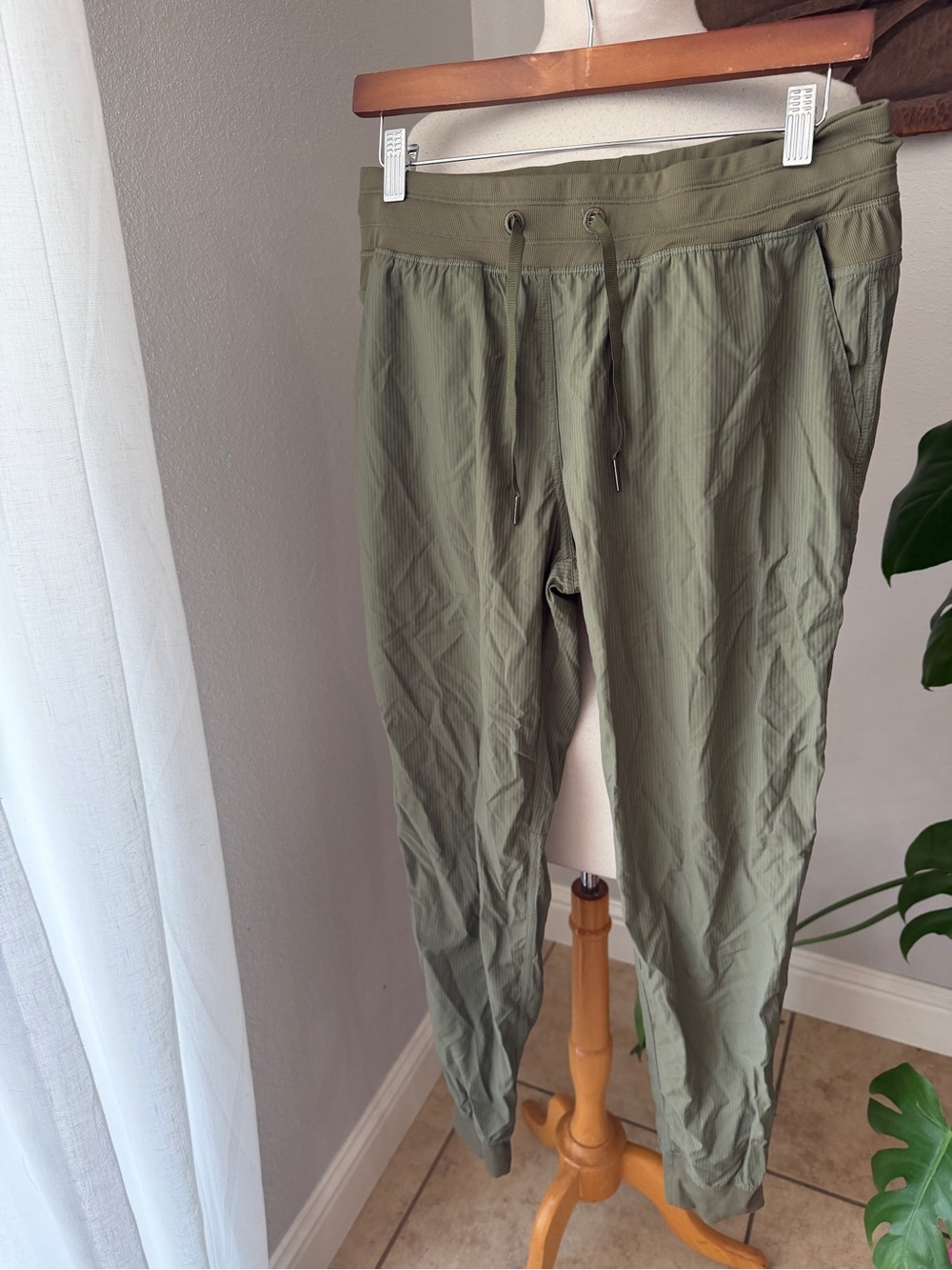 ZYIA Active Olive Green Textured Jogger Pants Size Large